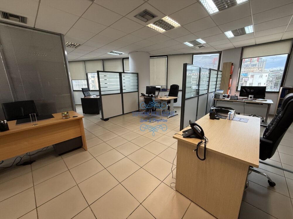 (for rent) Commercial Office || Athens north suburbs / Marousi - 250.0sq.m, 5.750€