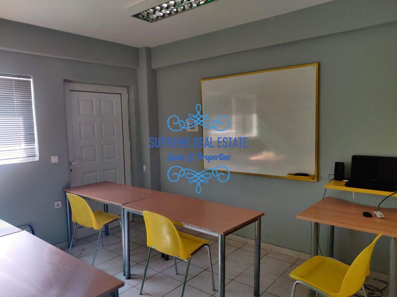 (Προς Πώληση) Επαγγελματικός Χώρος Γραφείο || Πεύκη /  - 127τ.μ, 300000€