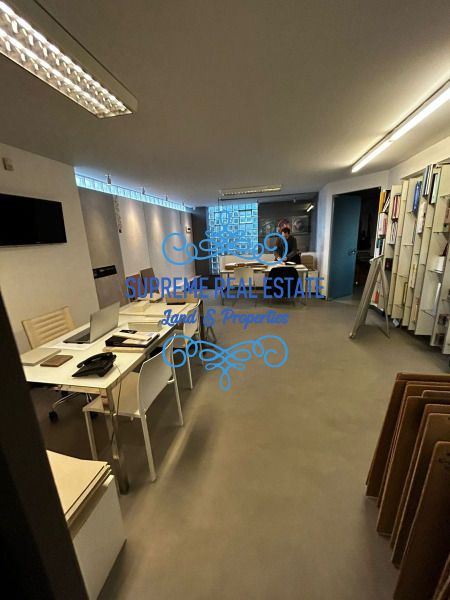 (Προς Πώληση) Επαγγελματικός Χώρος Γραφείο || Χαλάνδρι /  - 330τ.μ, 880000€